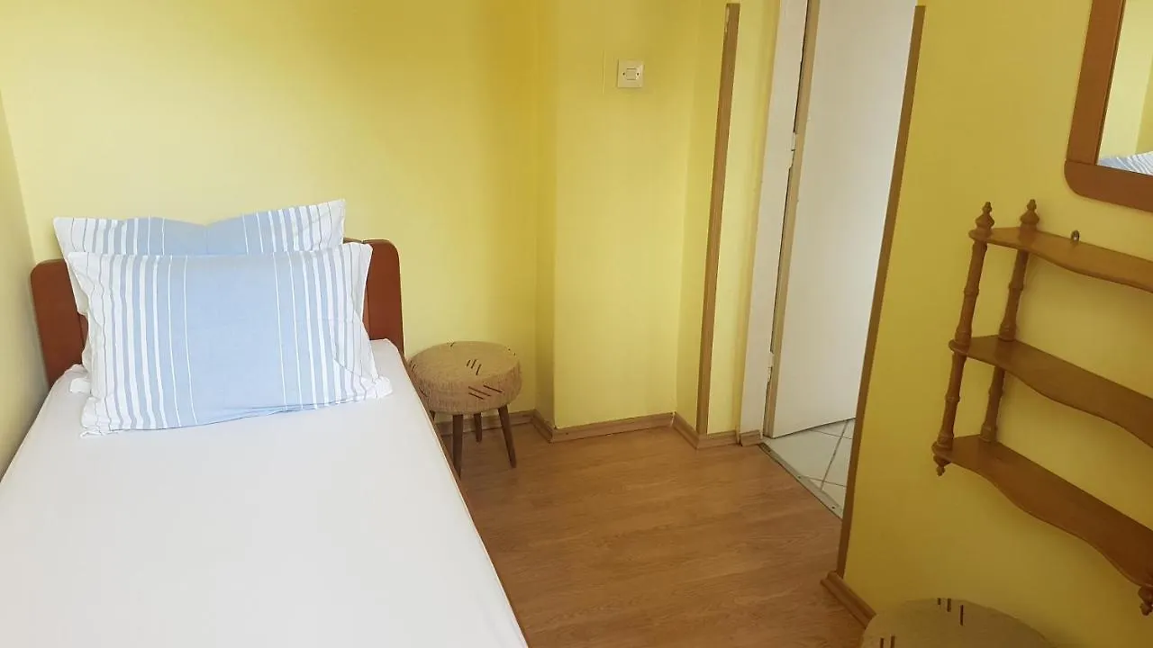 Apartment Mir Cres