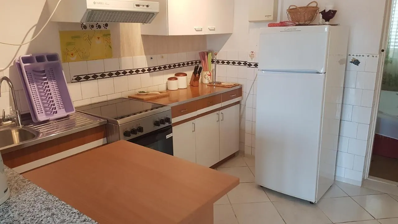 Apartment Mir Cres 0*,